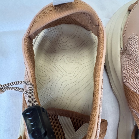 Teva Outflow CT Sandals Maple Sugar/Lion Size 11 - Picture 3 of 10